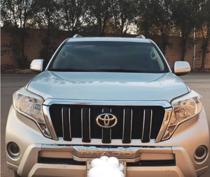 2018 Toyota Tundra SR5 Double Cab for sale in an excellent condition, no accident and well maintained. Interested buyer for the pick up should contact me at my -  برادو 2015 4 سلندر نظيف...