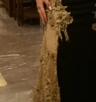 Very elegant evening dress size 18
Gold and Black, Size 18, has black stones....bought it from Arabian center Quattro shop....original price was 3500 dhs...I wear it only once on a wedding...+ small g...