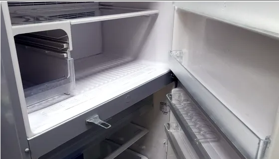 ثلاجه صغيره لا تنسَ أنك شاهدت هذا الإعلان في عنكبوت ثلاجه اخت الجديده استخدام مويه فقط ---  Hitachi refrigerator...