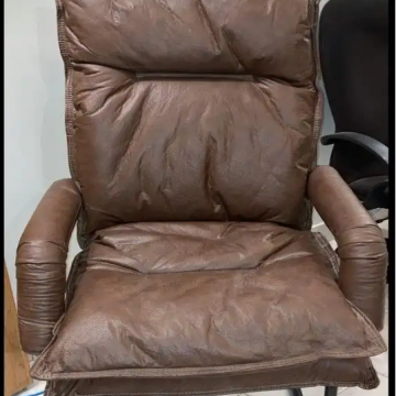 كرسي جلد طبيعي لون بني- - كرسي جلد طبيعي لون بني ع السوم يبدا من 100 شاريه ب500