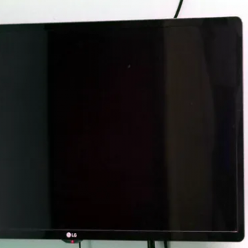شاشة LG للبيع 32 بوصة استعمال خفيف جدا- - تلفزيون بحالة ممتازة LG Screen Size: 32 Type of Television: LCD...