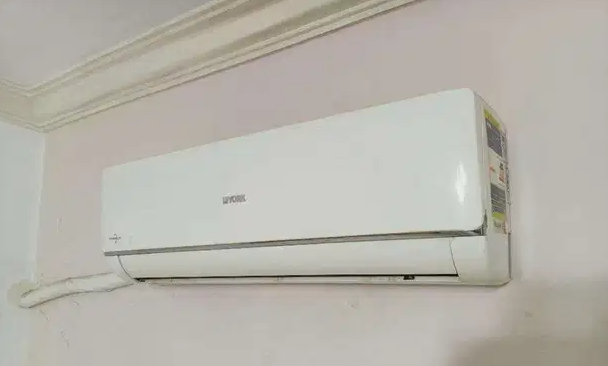 We provide Air Conditioning, General Maintenance and Duct Cleanings for Flats, Villas, Offices, Shops & Buildings at low cost. Call / WhatsApp 055-5269352 /-  تكييف سبليت (York) _ يورك...