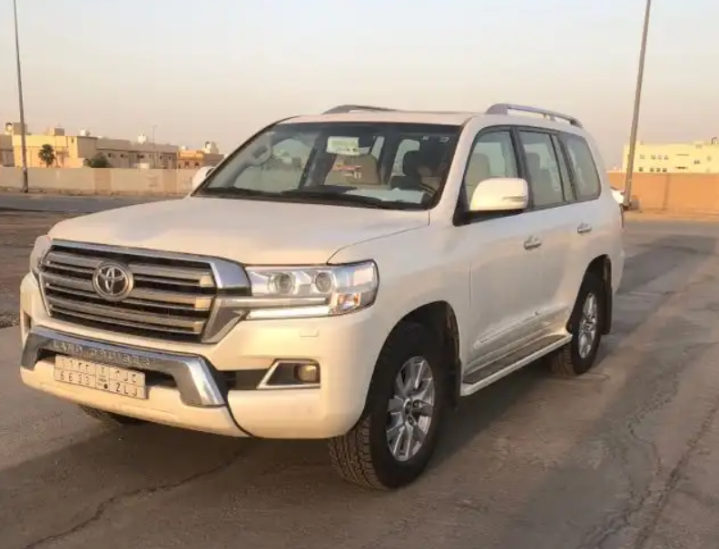 I am selling my neatly used 2017 Lexus lx 570, no accident and full option, expertly used, Gulf specification, The car is very efficient with low mileage. Inter-  جيب لاند كروزر ثمانيه...