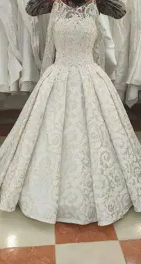 فستان عروس تفصيل ملبوس لبسة واحدة للبيع مع الطرحة والكاب-  تاني لبسه بحاله جيده